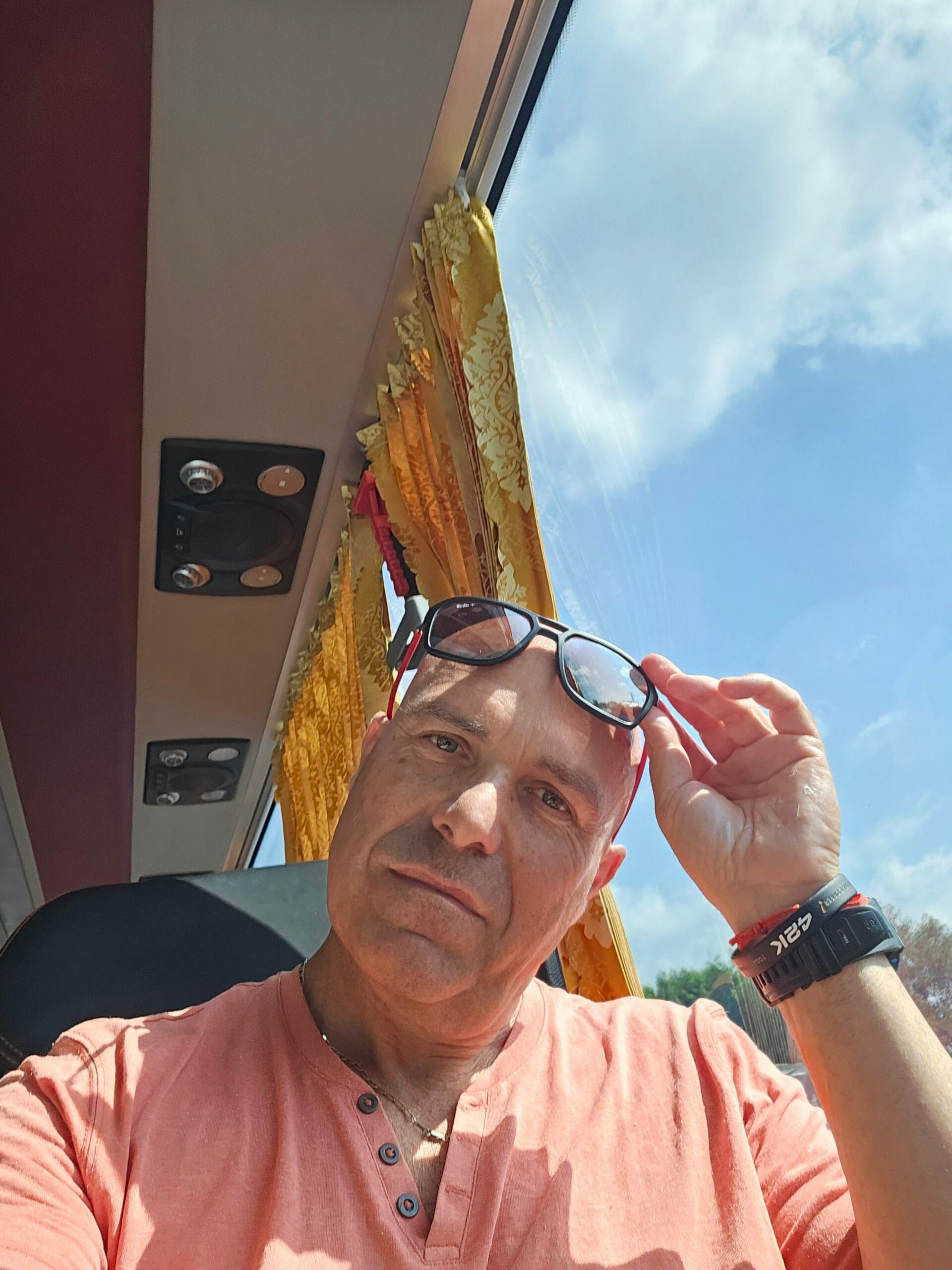 Toni cofundador de SunZen Travel · agencia de viajes en grupo reducido