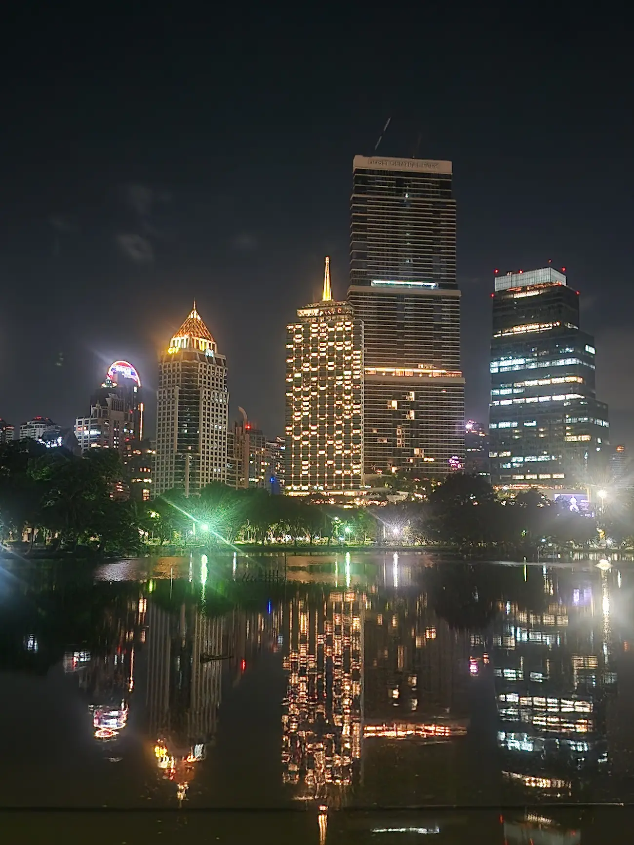 Bangkok moderna, tráfico y vida cotidiana