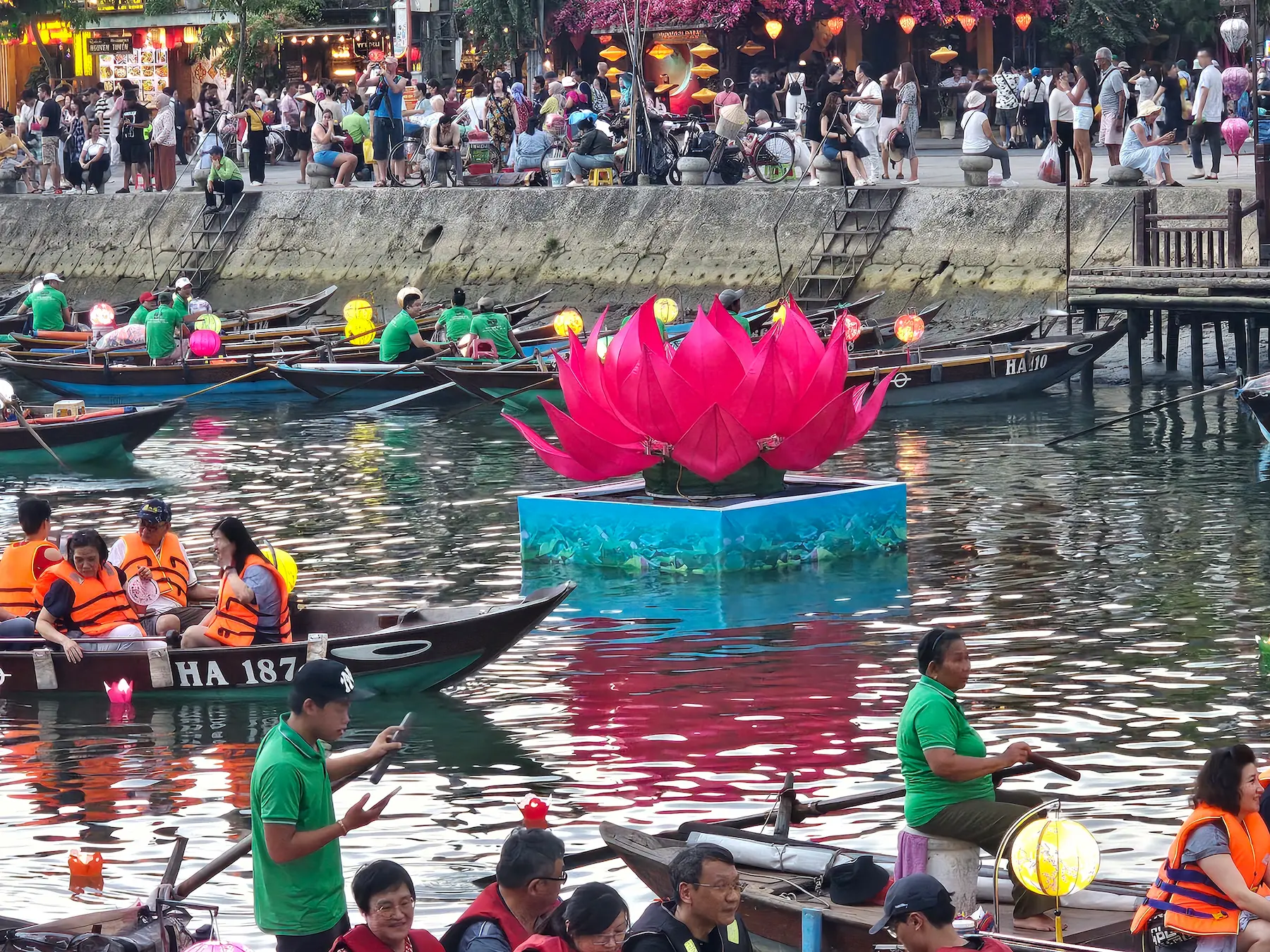 Barcas en el río de Hoi An
