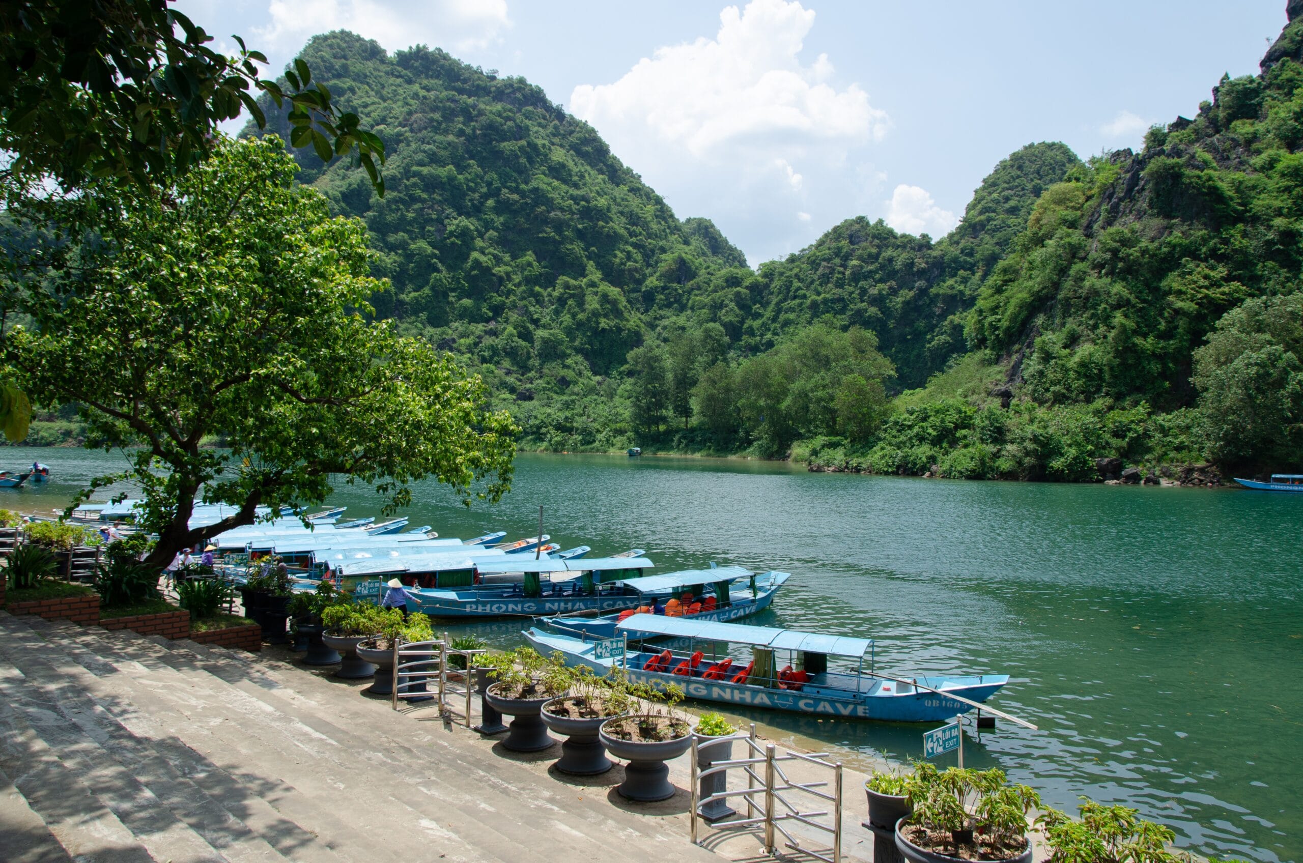 barcos Phong Nha Vietnam SunZen Travel
