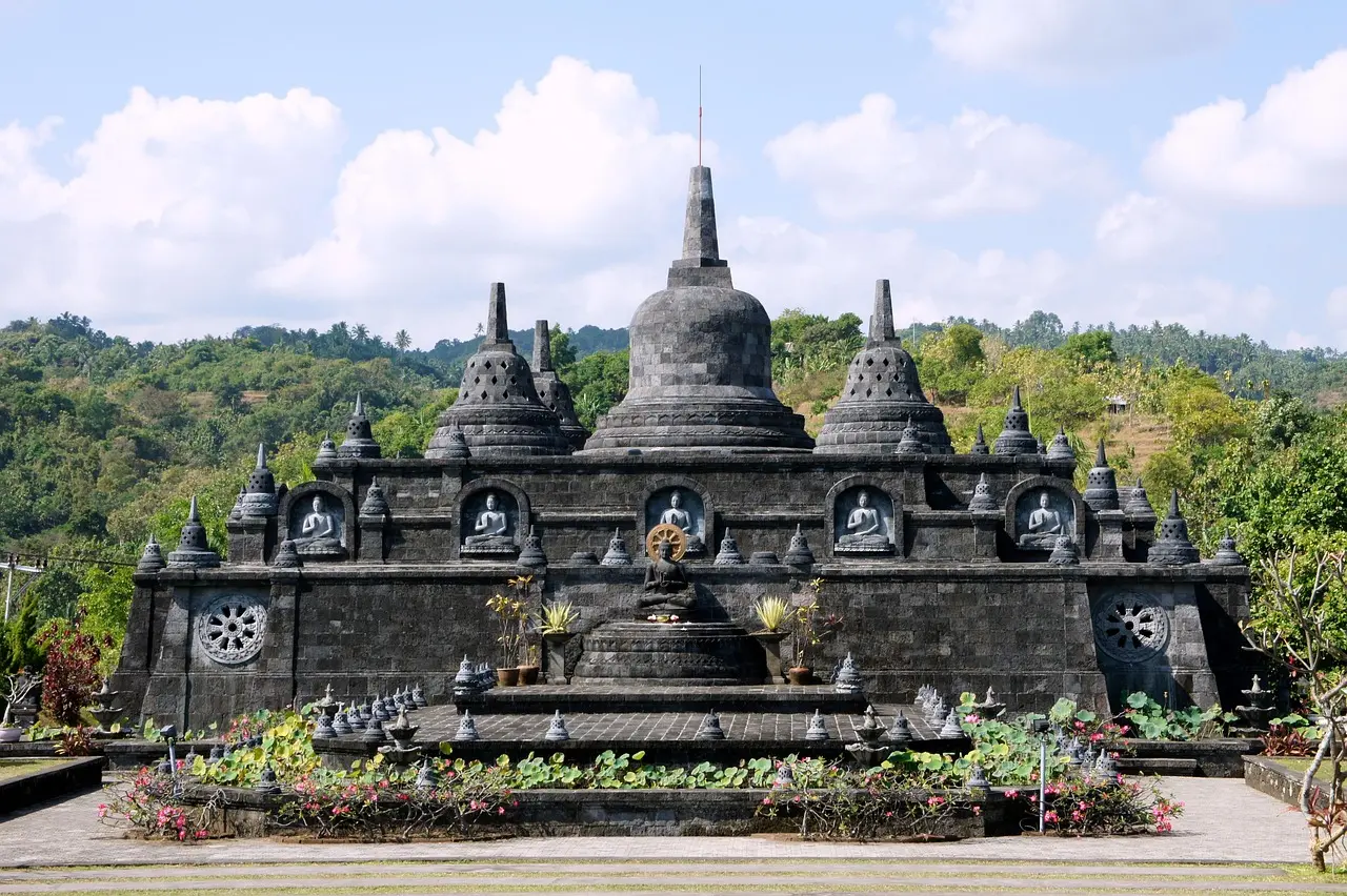 Brahmavihara Arama templo budista Bali SunZen Travel