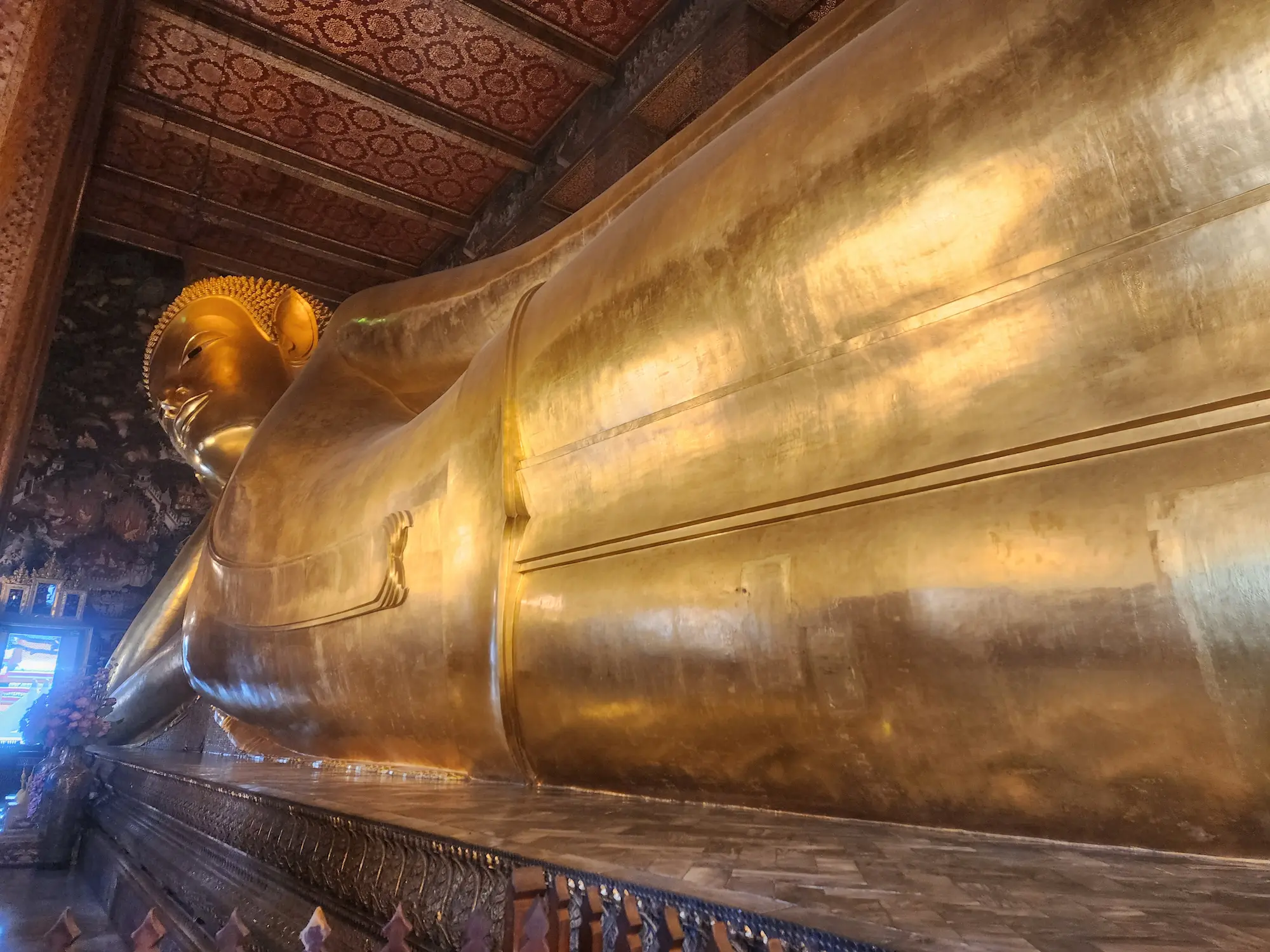 espiritualidad en Tailandia — Buda de oro Bangkok, viaje a Tailandia con SunZen Travel