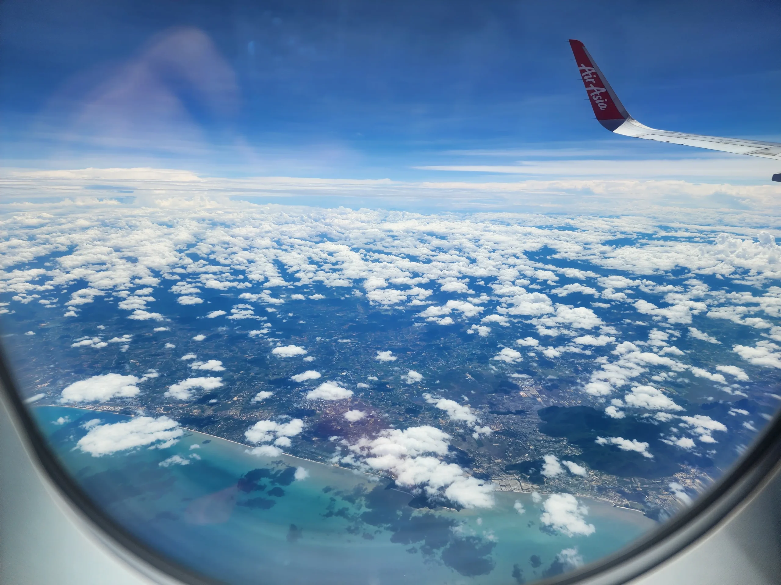 Vista desde la ventanilla del avión de camino a Asia
