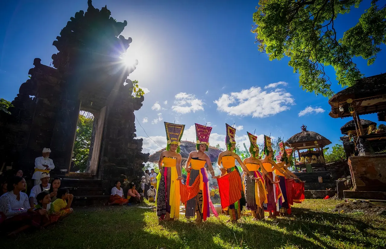 ritual en templo de Bali SunZen Travel