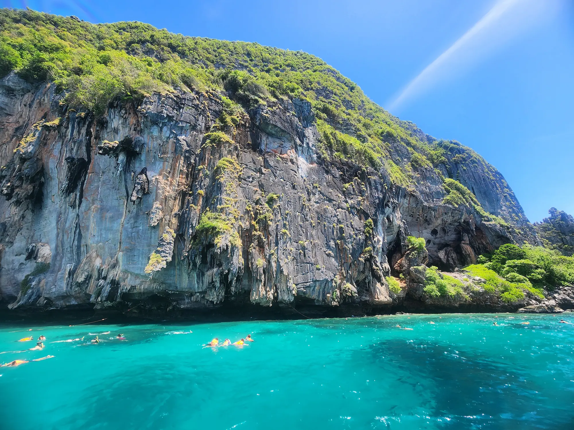 curiosidades de Tailandia — paisaje del Mar de Andamán, viaje a Tailandia con SunZen Travel