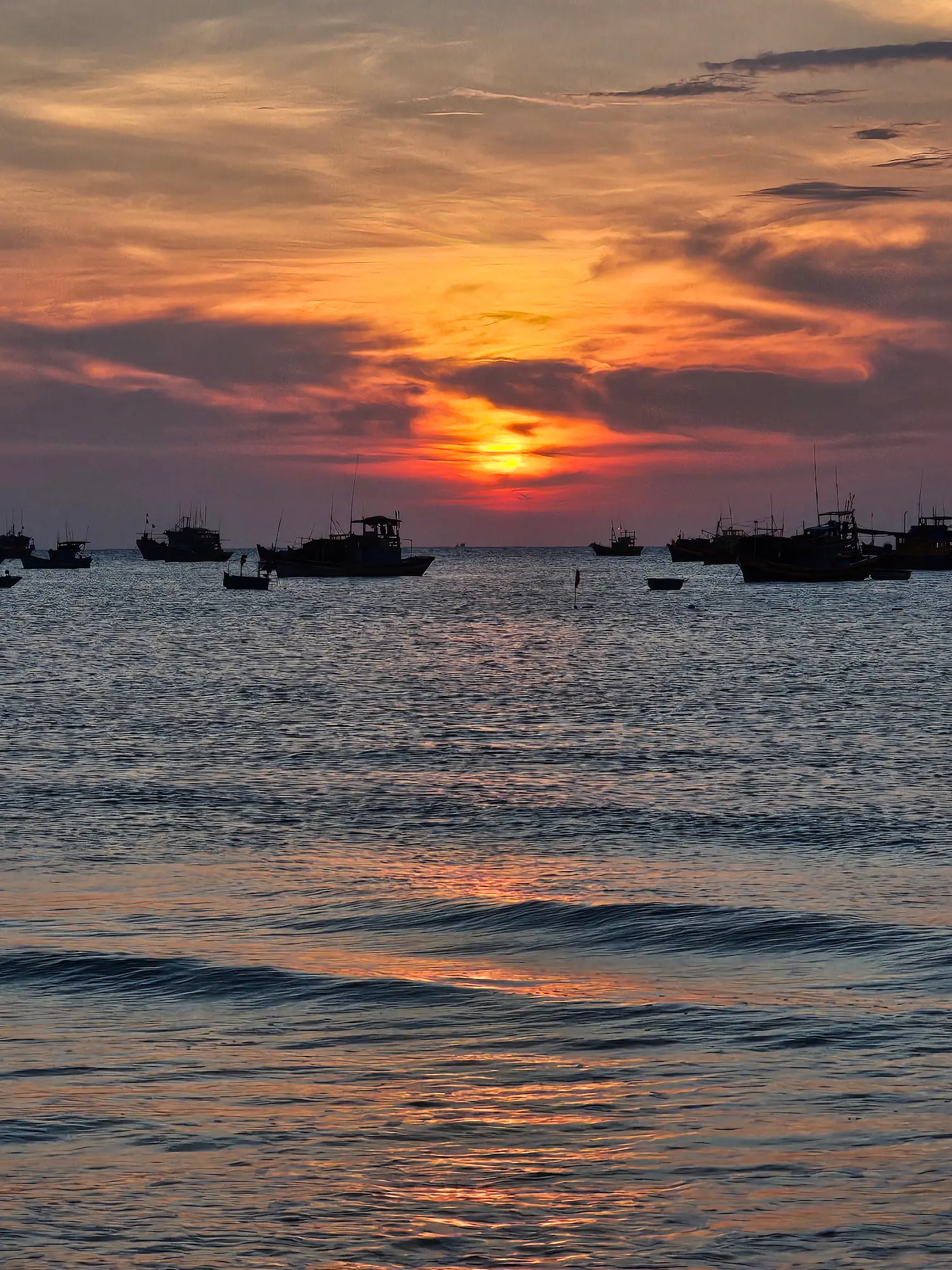Atardecer en una playa de Vietnam · viaje a Vietnam en grupo pequeño