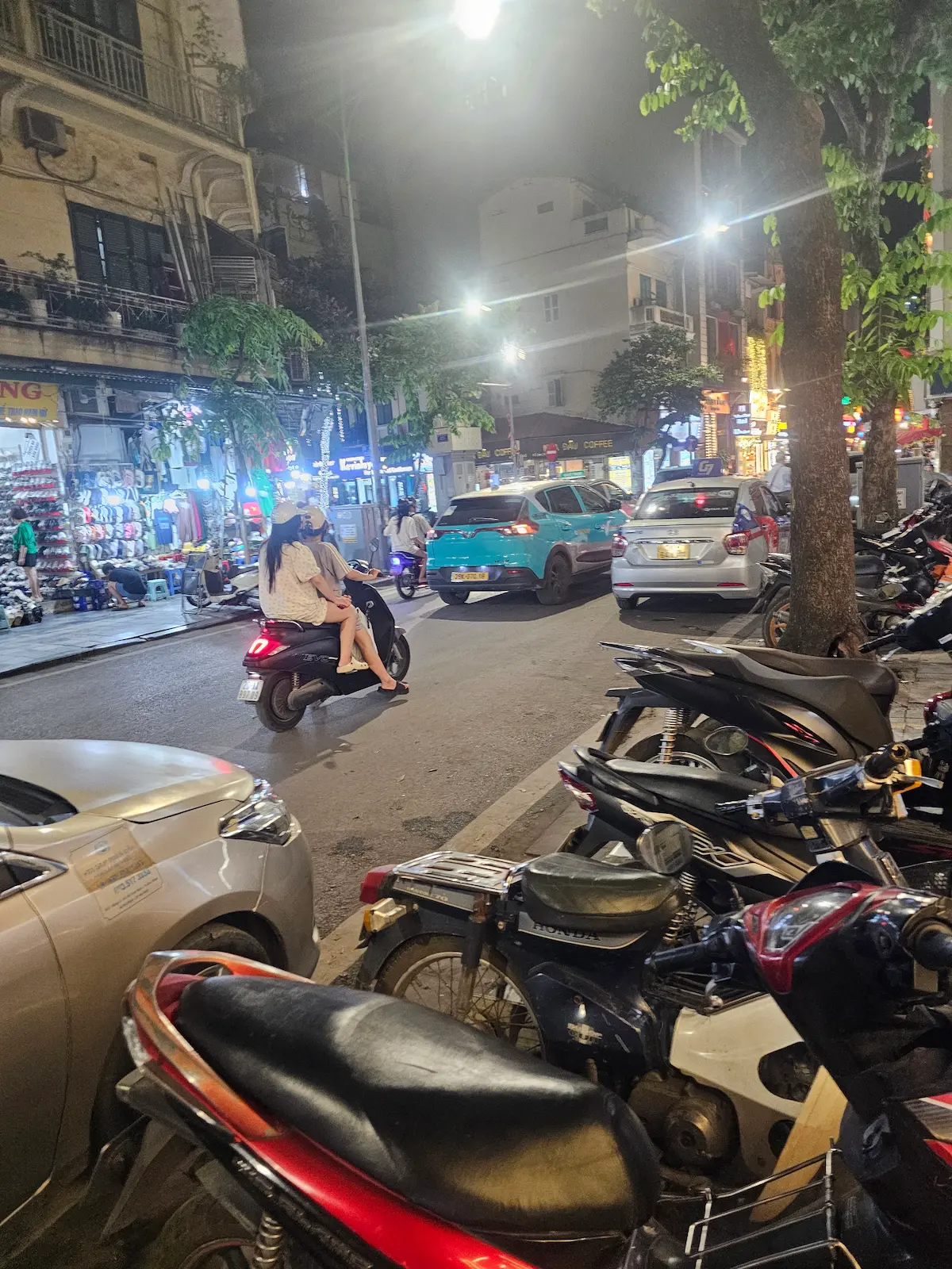 Tráfico en una calle de Hanói · elegir destino de viaje a Vietnam