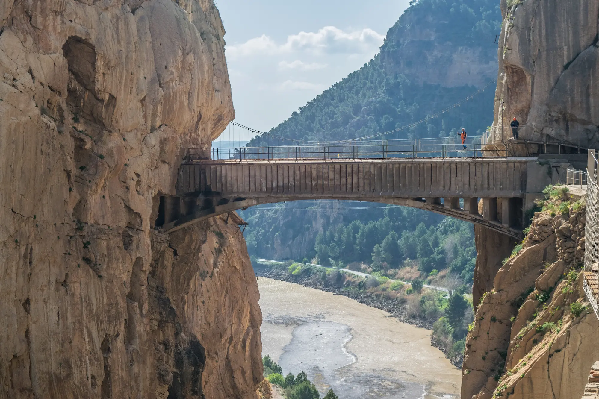 Pasarela del Caminito del Rey sobre el desfiladero, en Málaga