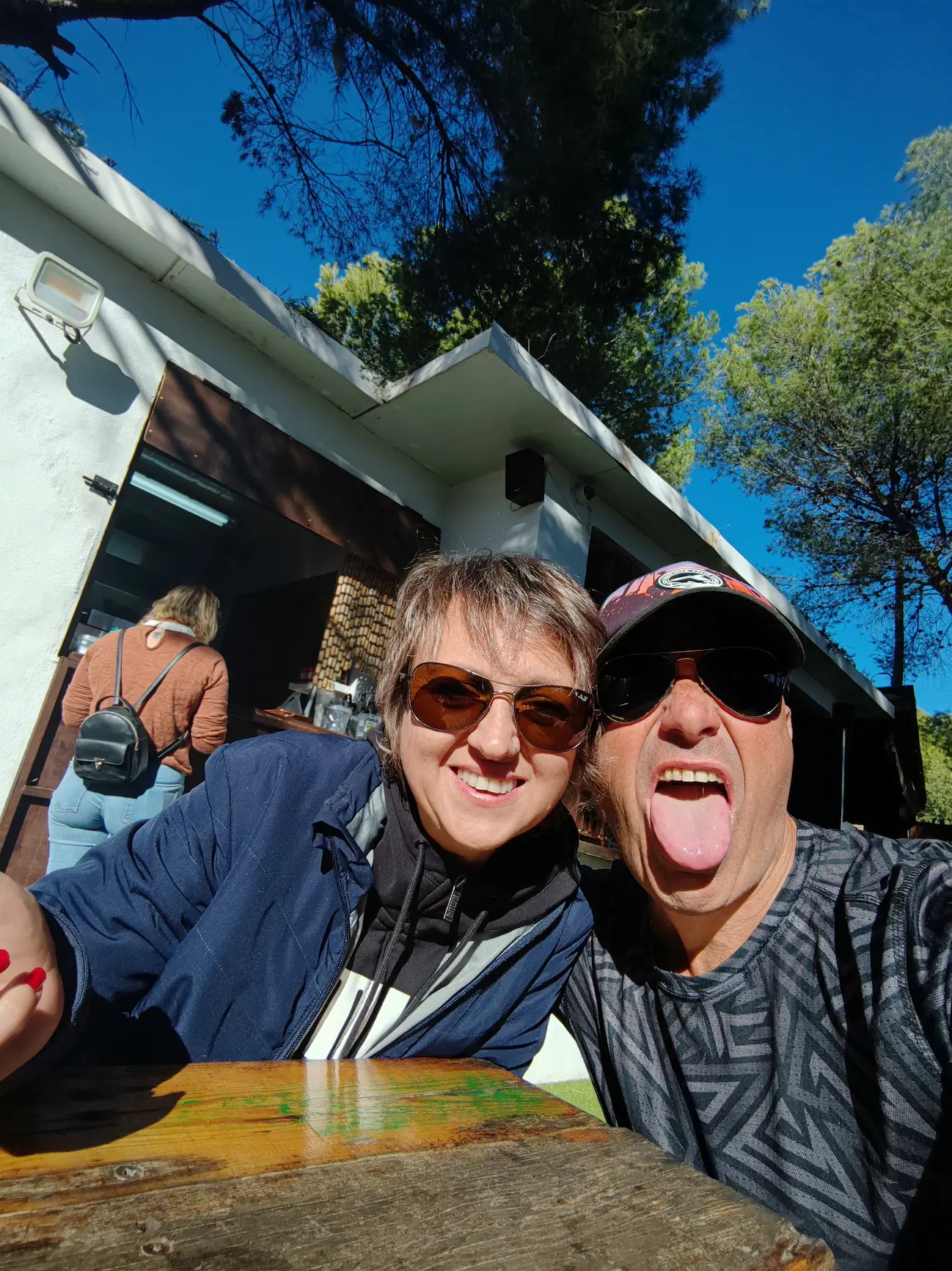 Rakel y Toni de viaje · dejar de funcionar en automático